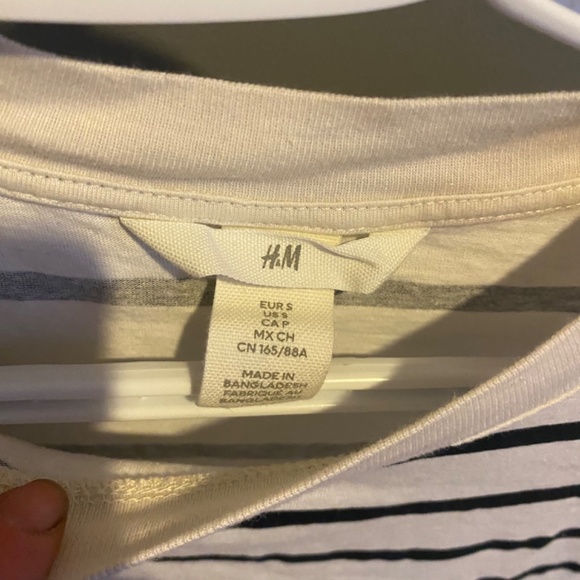 Nwot • H&M • Basic Tee - Picture 2 of 2